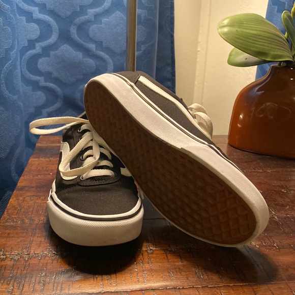 VANS - Picture 4 of 5